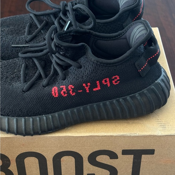 YEEZY BOOST 350 V2 BLACK/RED - Picture 3 of 5
